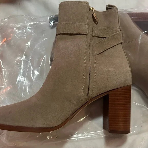 Coach Olivia Tan Suede Block Heel Boots Size 8 Retail $265 - Picture 3 of 9